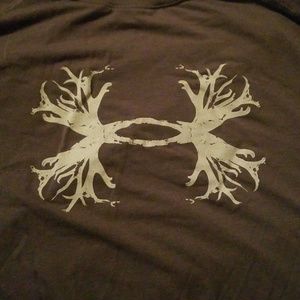 Under armour antler logo t shirt